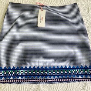 NWT Vineyard Vines seersucker skirt with embellished bottom